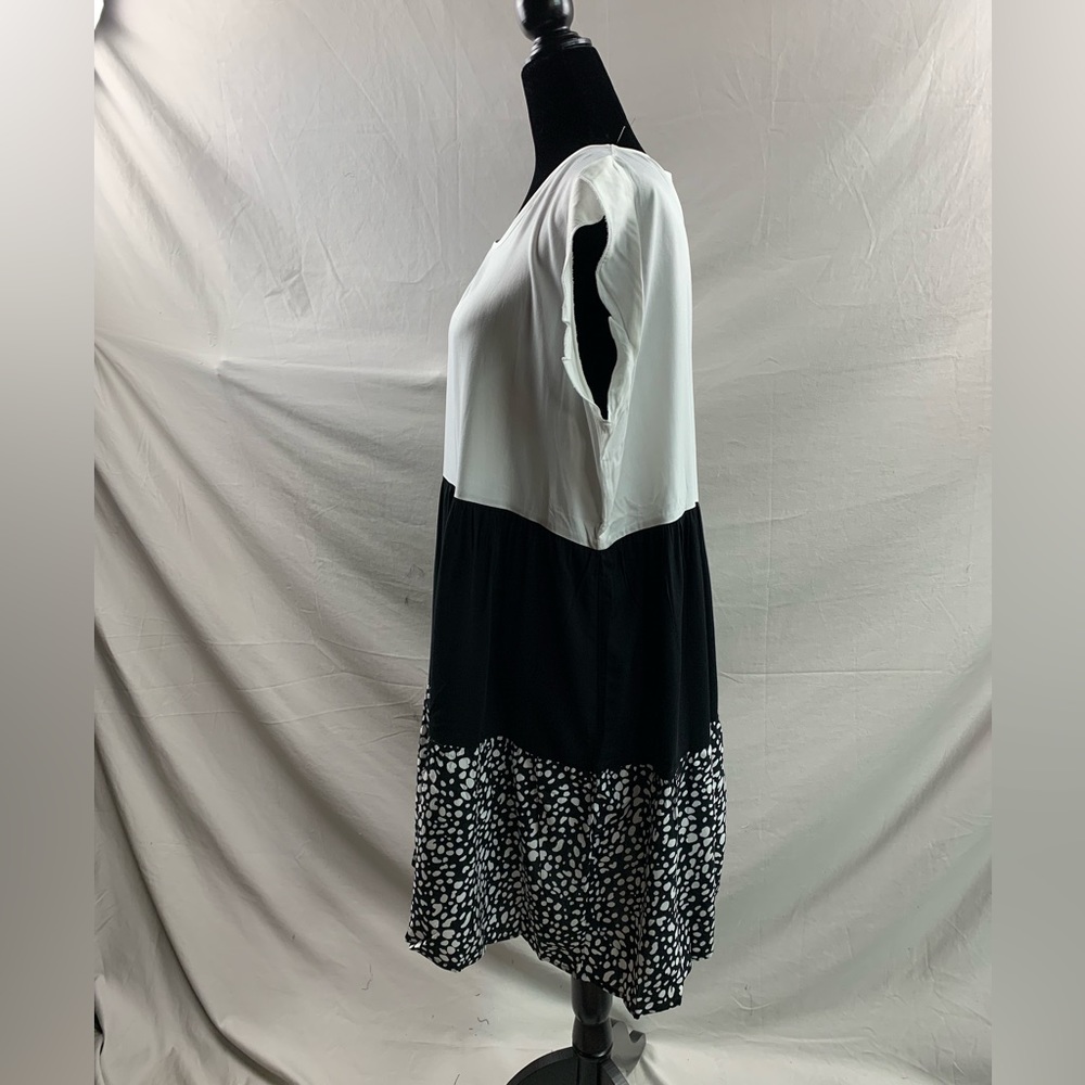 Black/White Color Block Ruffle Trim Smock Dress - Picture 7 of 8